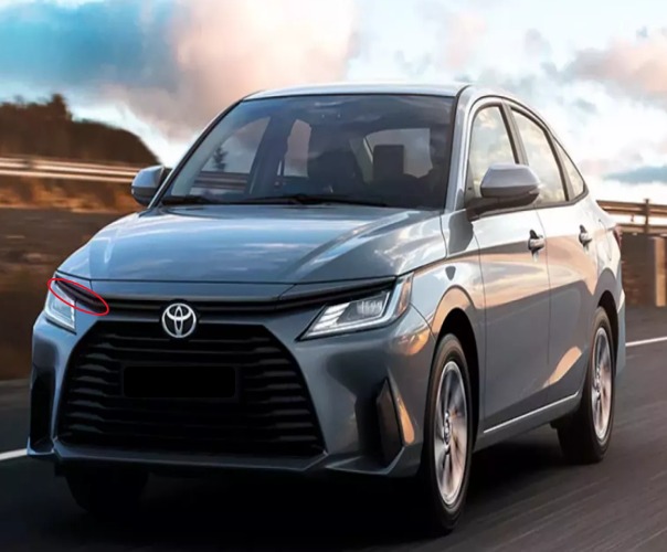 ديكور فوق الشمعة تويوتا يارس من 2023 الى 2026 يمين صغير